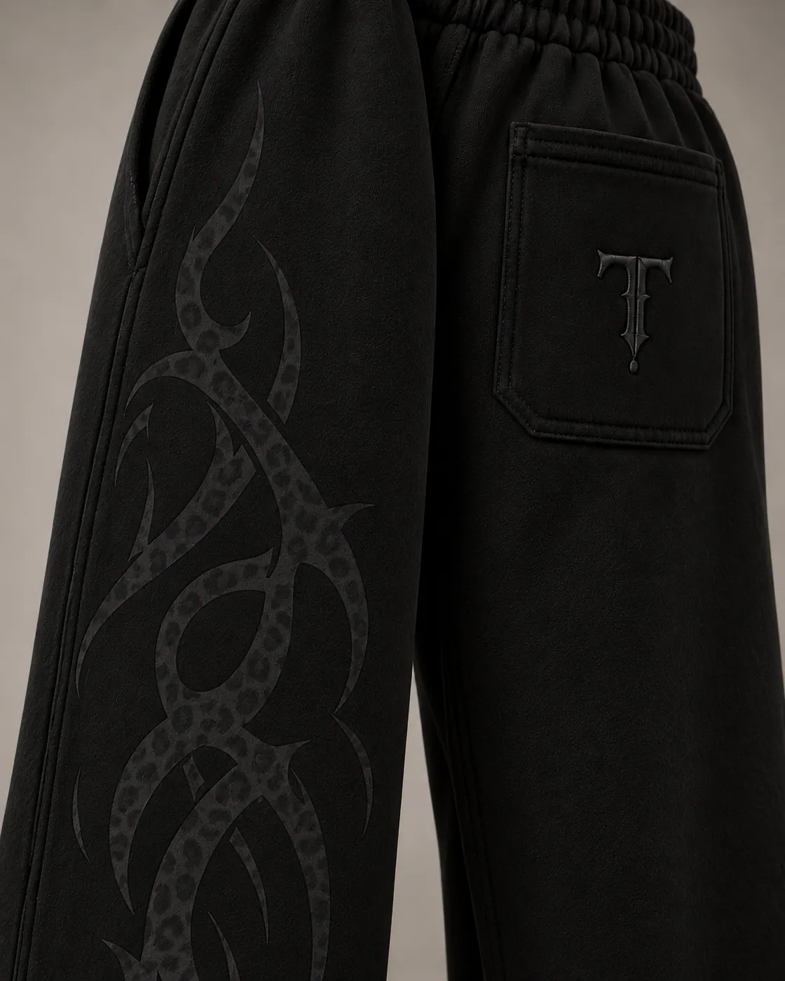 FLOW SWEATS in Black / Tonal, detail