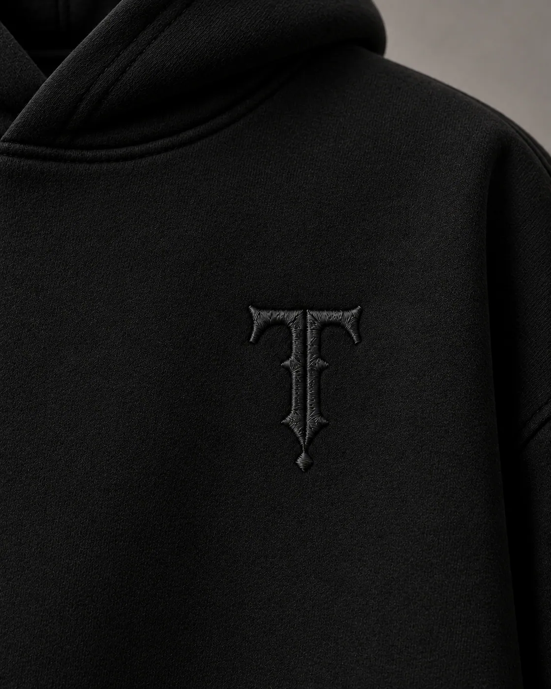 FORM HOODIE in Black / Tonal, detail