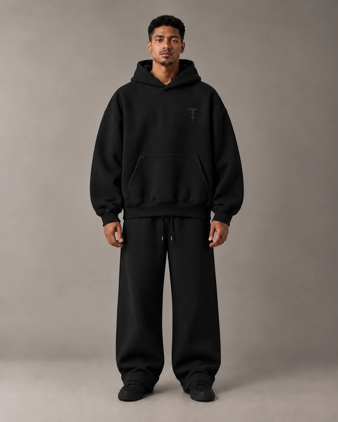 FORM SET in Black / Tonal, on body
