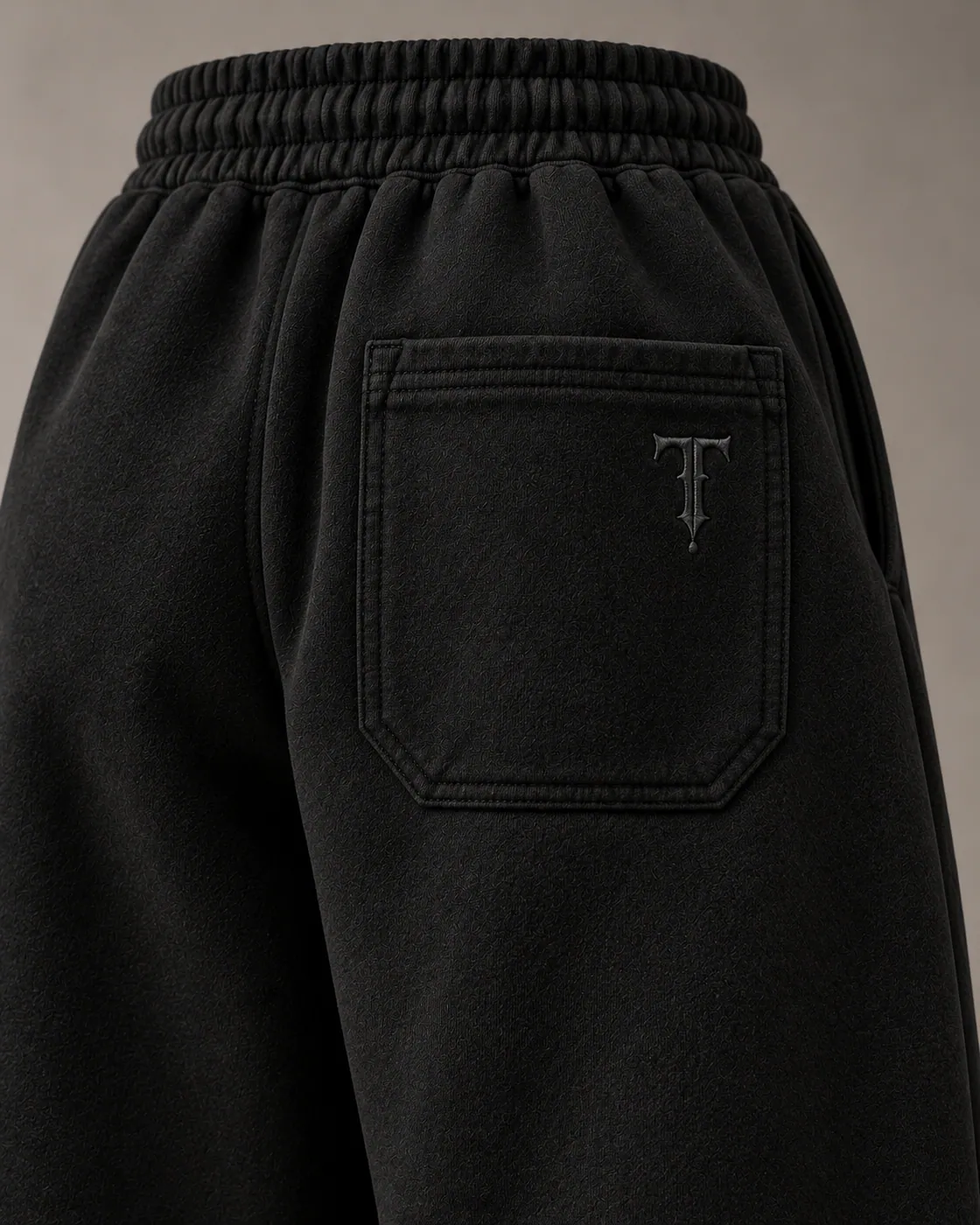 FORM SWEATS in Black / Tonal, detail