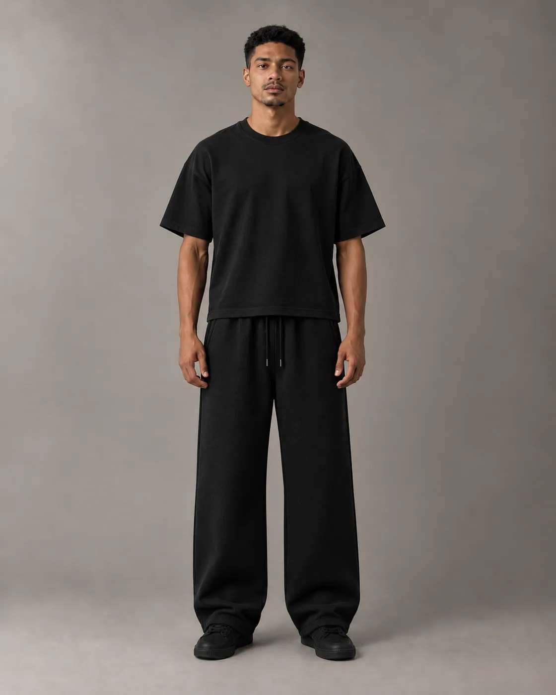 FORM SWEATS in Black / Tonal, on body