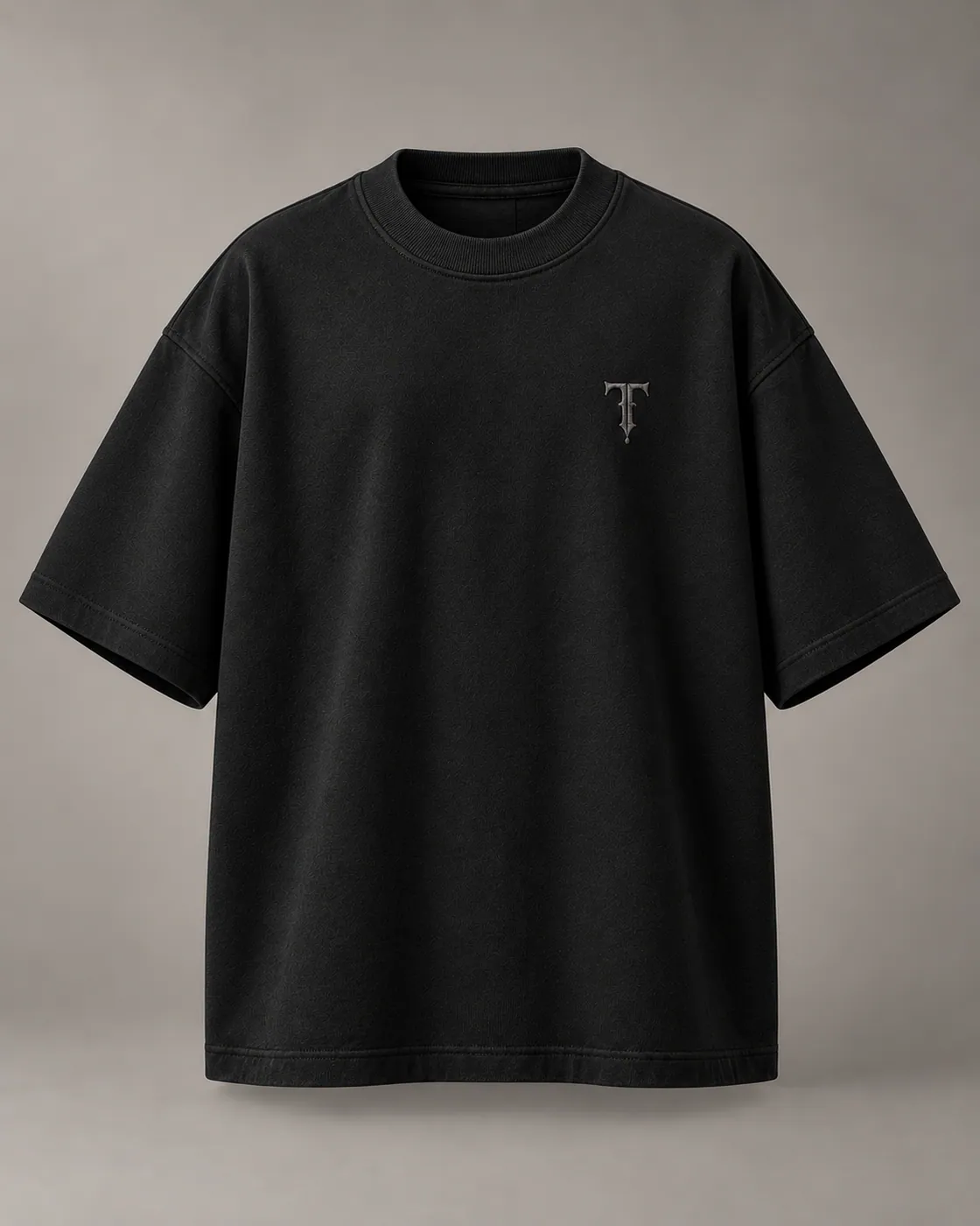 FORM TEE in Black / Tonal, front