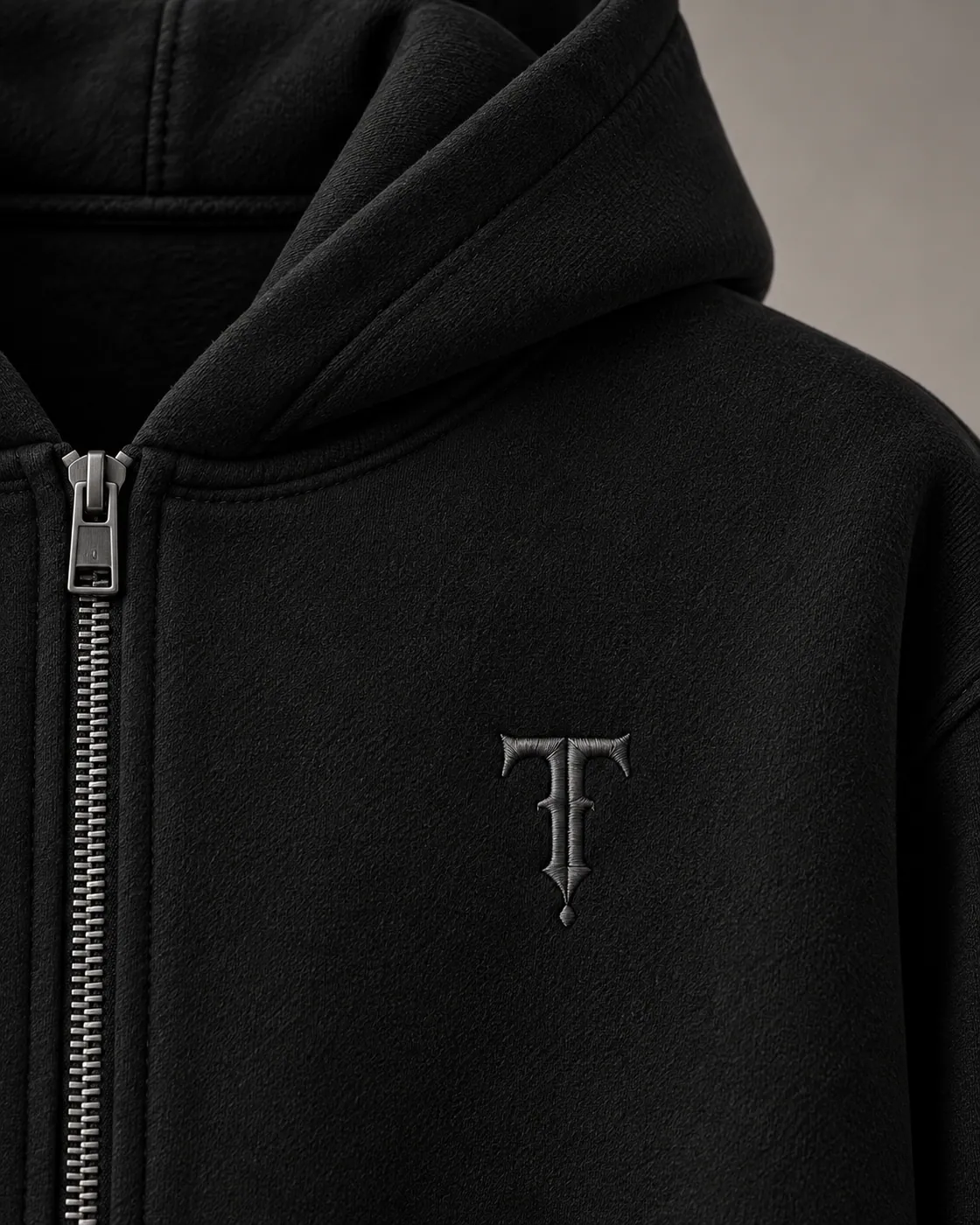 FORM ZIP in Black / Tonal, detail