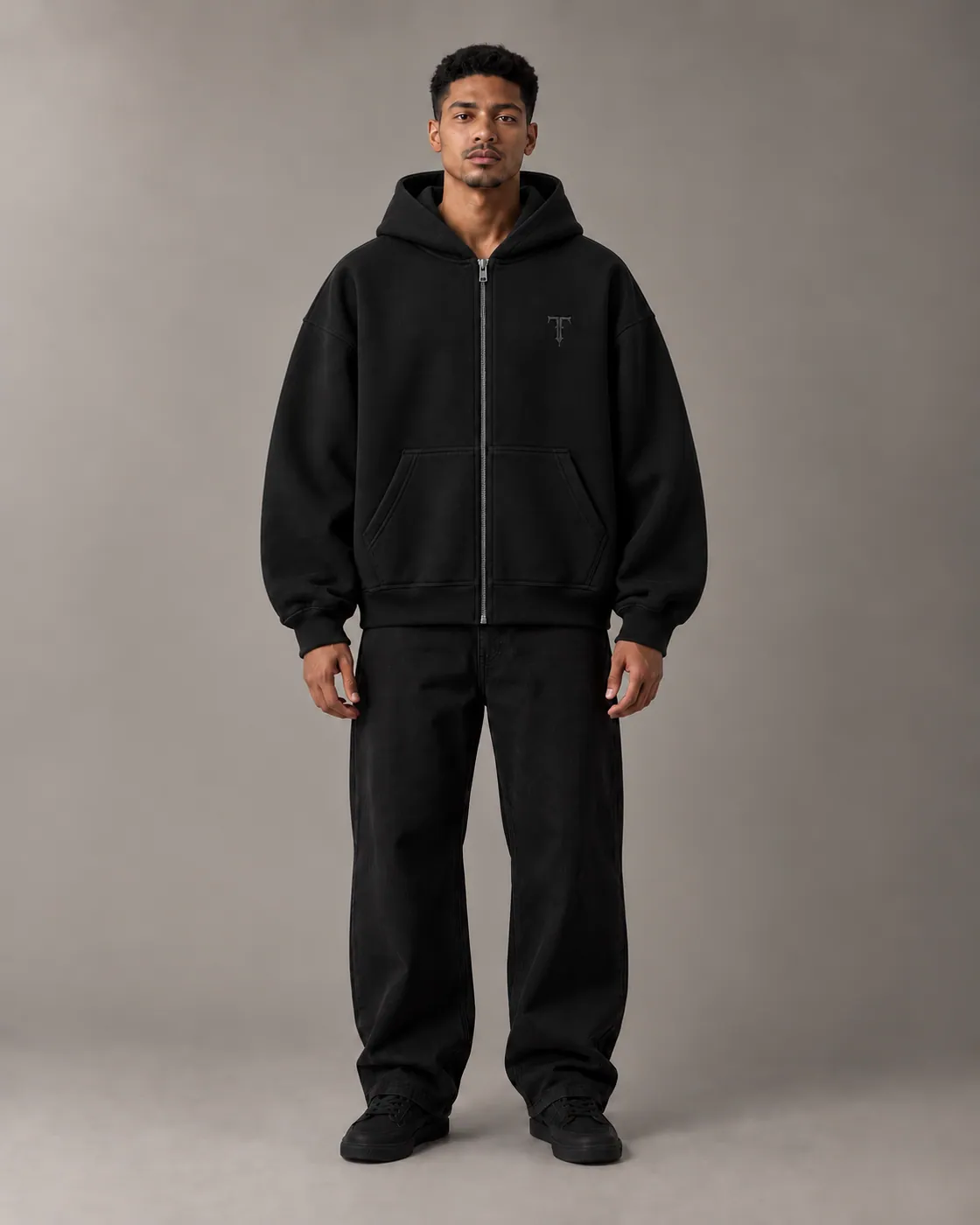 FORM ZIP in Black / Tonal, on body