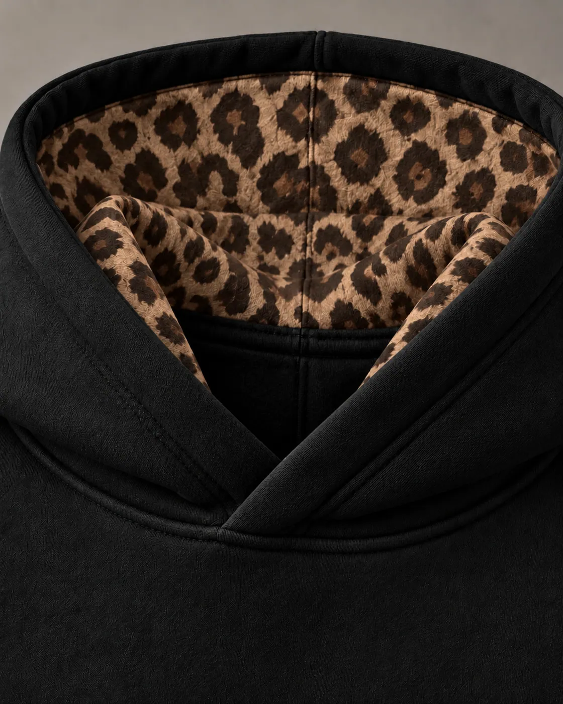 SPOT HOOD in Black / Tonal, detail