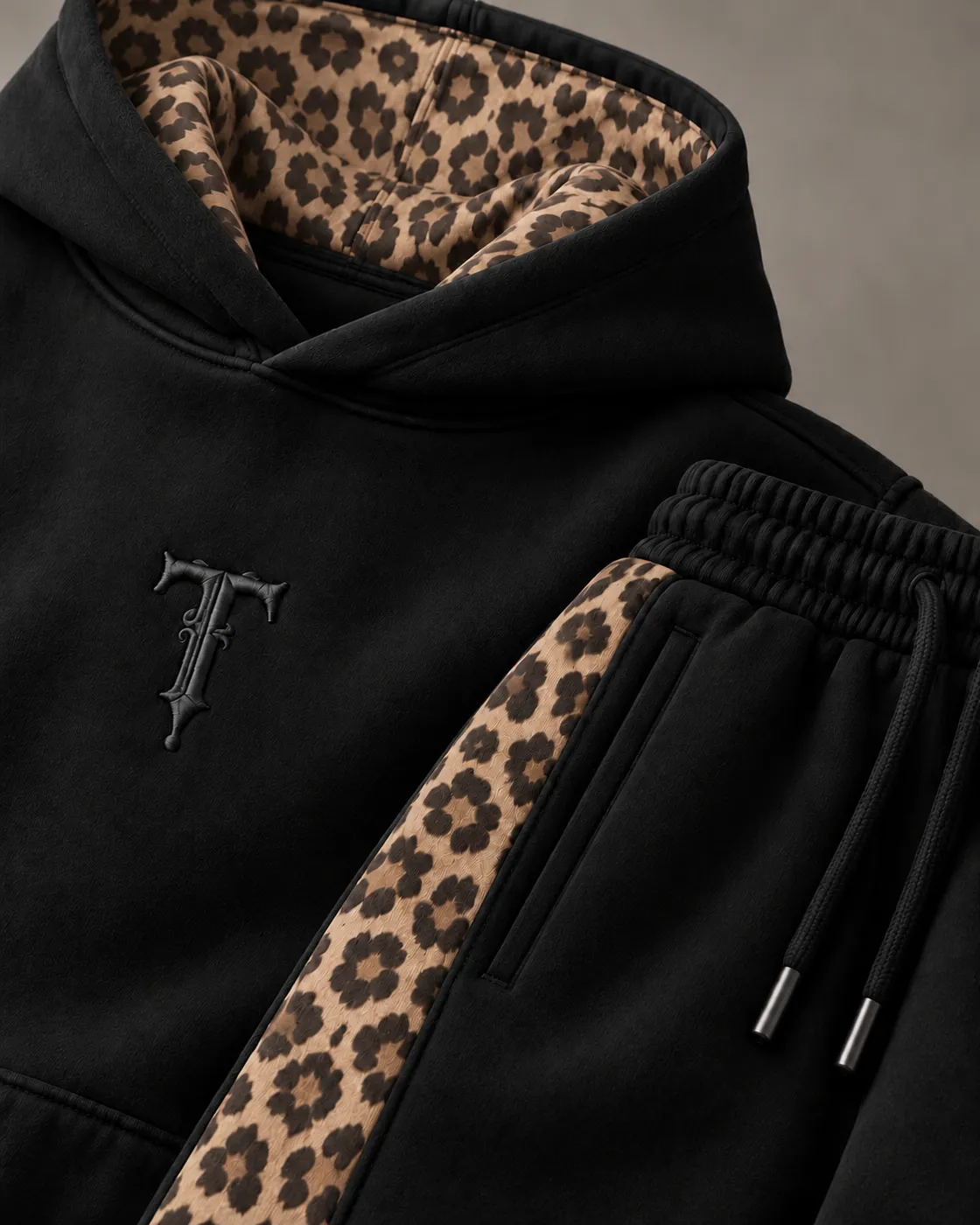 SPOT SET in Black / Tonal, detail