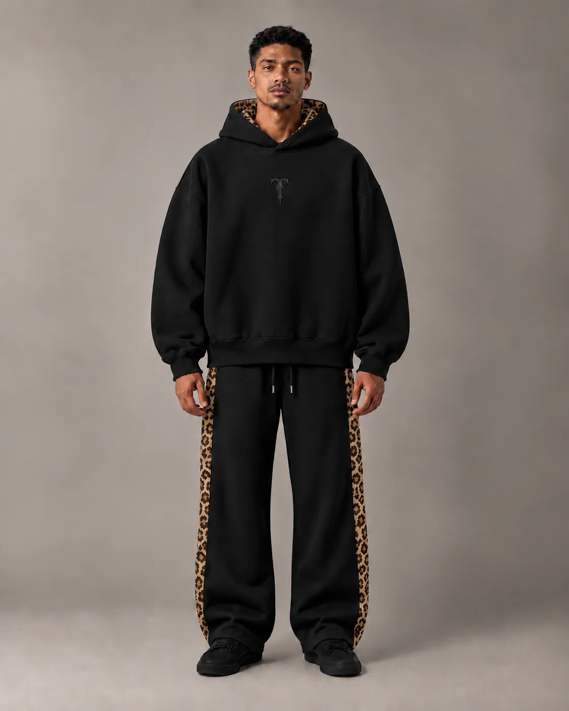 SPOT SET in Black / Tonal, on body