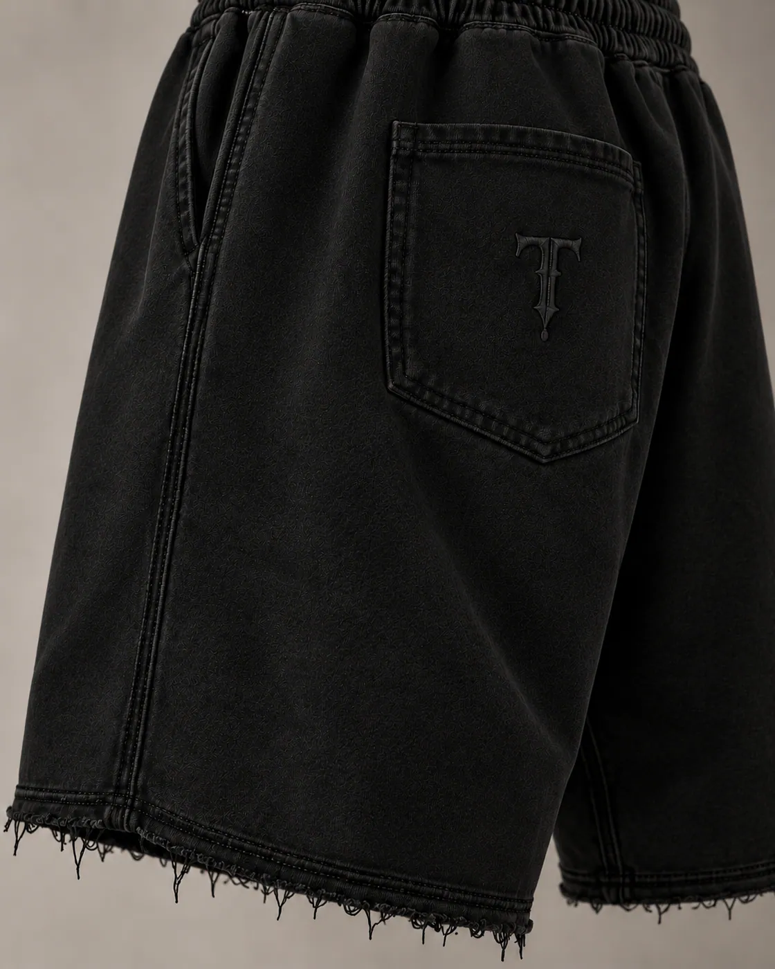 WORN SHORTS in Black / Tonal, detail