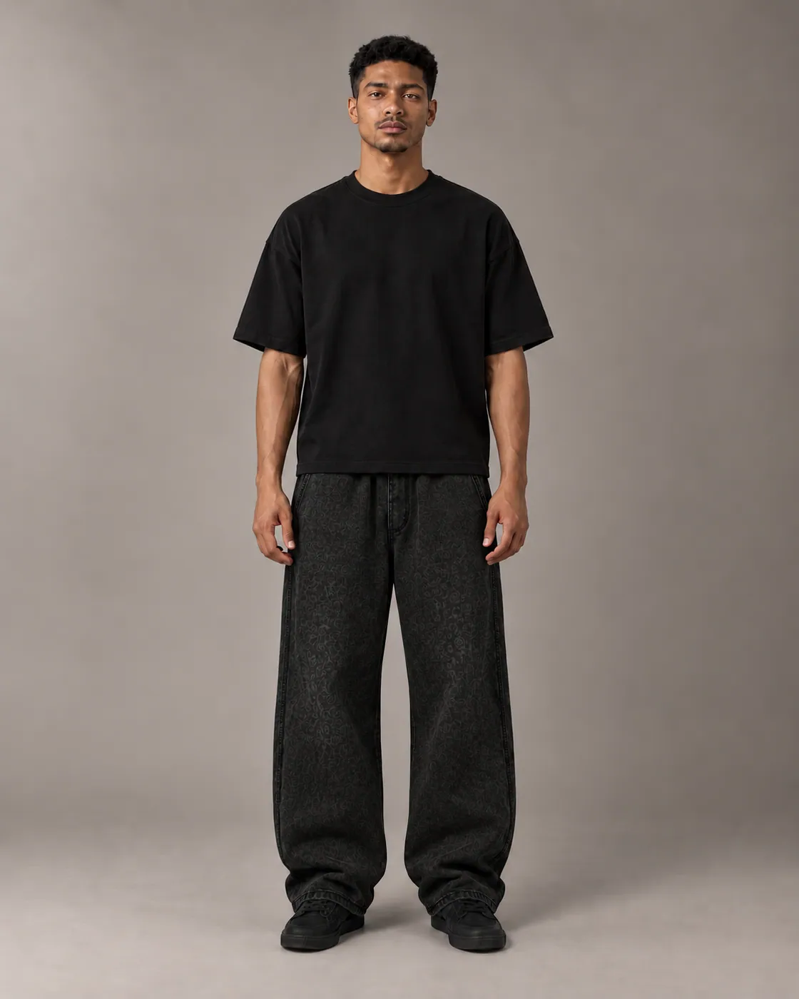 WORN SWEATS in Black / Tonal, on body